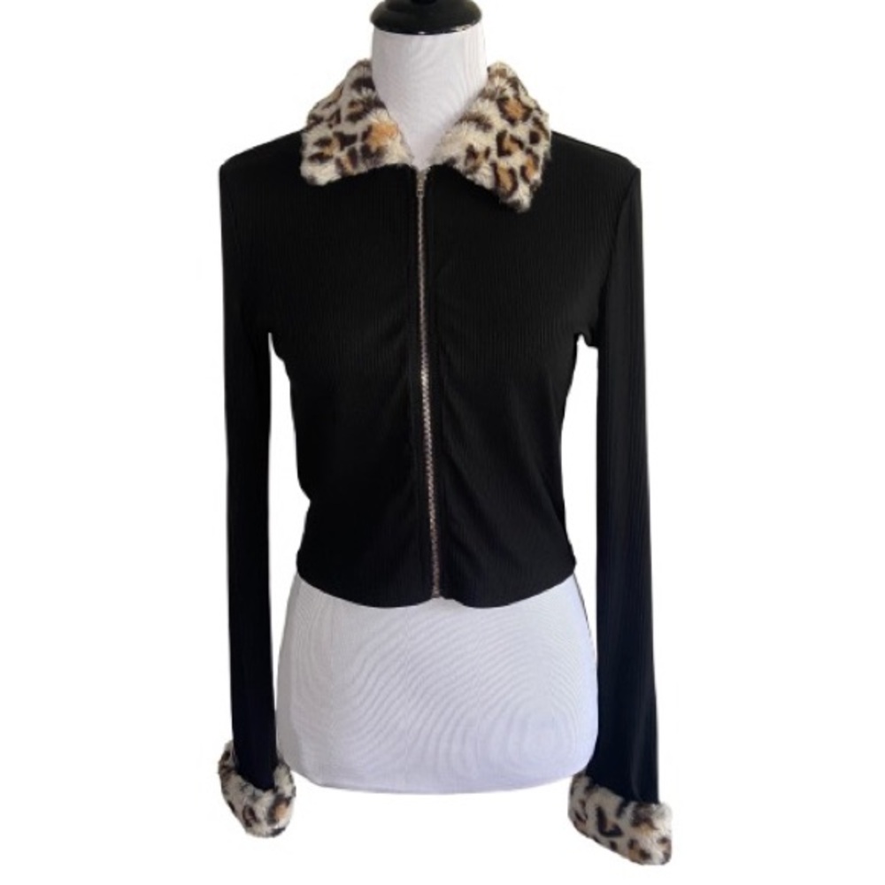 SHEIN Women’s Black Ribbed Cropped Zip-Up Sweater with Leopard Print Faux Fur